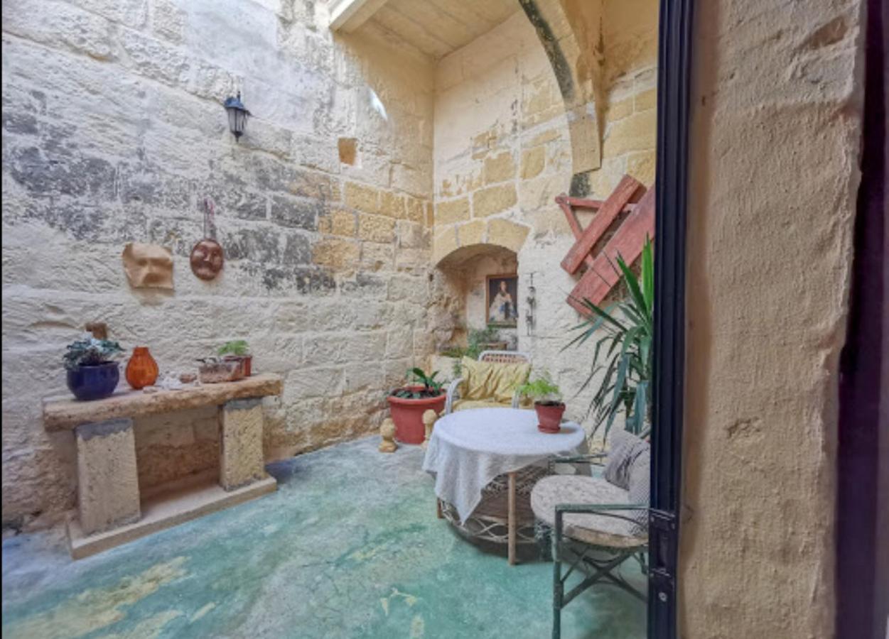 Peaceful Farmhouse Stay With Cozy Yard Għarb 外观 照片