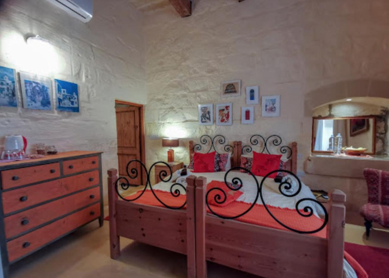 Peaceful Farmhouse Stay With Cozy Yard Għarb 外观 照片